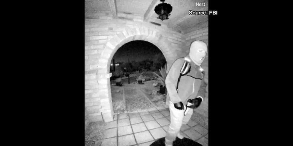 FBI publică imagini definitive în cazul dispariției lui Nancy Guthrie FBI a anunțat că a eliberat imagini de supraveghere în zilele de după dispariția lui Nancy Guthrie, mama cunoscutei prezentatoare NBC, Savannah Guthrie