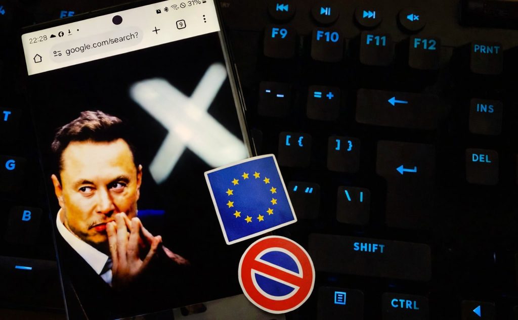Tensiunile dintre Uniunea Europeană și platforma socială X, deținută de Elon Musk, ating noi culmi, pe fondul unei presiuni tot mai mari din partea autorităților și a opiniei publice