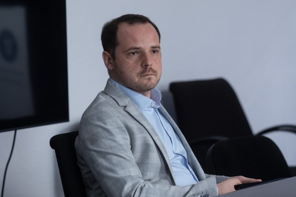 Reconfigurarea rezidențiatului în România stârnește îngrijorări: Ministerul Sănătății menține formatul tradițional pentru sesiunea din 2026 O decizie surprinzătoare a Ministerului Sănătății, reluată în contextul dezbaterilor aparent fără sfârșit privind reformarea sistemului educației medicale, revine asupra planurilor de schimbare a modului de organizare a examenului de rezidențiat
