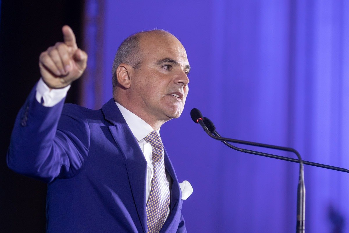 Rareș Bogdan critică dur pe Ilie Bolojan înainte de ședința PNL de la Vila Lac: „Seamănă foarte mult cu Guvernul Ciorbea” Liderul PNL și europarlamentarul Rareș Bogdan a lansat, cu doar câteva ore înainte de startul ședinței importante a partidului, un atac dur la adresa prim-vicepreședintelui Ilie Bolojan
