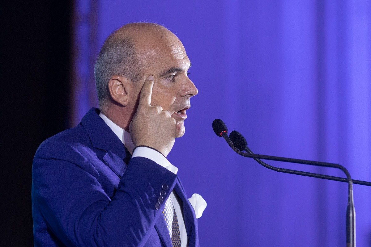 Rareș Bogdan: Ilie Bolojan are șanse solide să obțină sprijinul PNL pentru funcția de premier, fiind cu 6-7% peste media partidului Rareș Bogdan asigură sprijinul pentru Ilie Bolojan în cursa pentru șefia Guvernului Într-un interviu acordat recent postului Antena 3, europarlamentarul PNL și fost prim-vicepreședinte al partidului, Rareș Bogdan, a făcut precizări importante despre perspectiva numirii lui Ilie Bolojan în funcția de premier