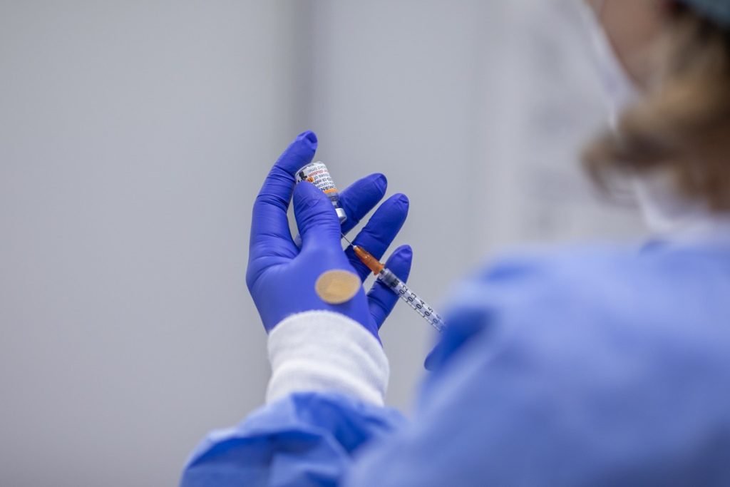 Statele Unite reiau implicarea în schema globală pentru formularea noilor vaccinuri antigripale, după o pauză de un an Washingtonul va reveni la masa discuțiilor organizației mondiale pentru sănătate, în ciuda deciziei anterioare de a se retrage, concentrându-se pe stabilirea componentelor viitoarelor vaccinuri antigripale