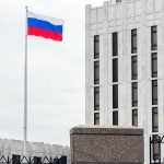 Deficitul bugetar al Rusiei riscă să se tripleze până la sfârșitul anului, în contextul scăderii veniturilor din petrol Economia Rusiei se află în fața unei crize fiscale mult mai severe decât estimările oficiale, pe măsură ce veniturile bugetare sunt din ce în ce mai afectate de fluctuațiile din sectorul energetic