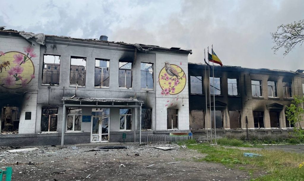Ucraina ratează reconstruirea școlilor în zonele părăsite de populație din cauza efectelor devastatoare ale războiului După mai bine de un an de conflict armat, Ucraina pare să fi rămas cu un capitol deschis care va fi dificil de închis oricât de mult s-ar dori