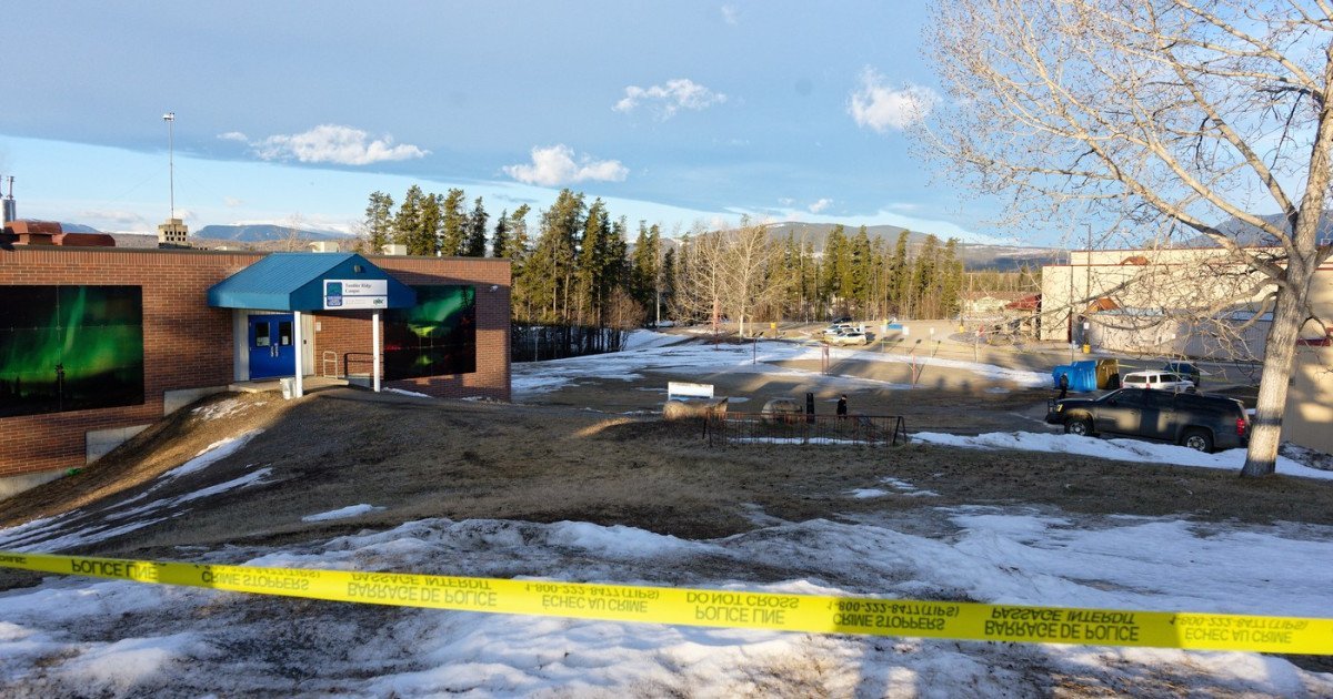 Suspectul în masacrul din Canada este o femeie transgender de 18 ani. Ea şi-a ucis și mama, şi fratele