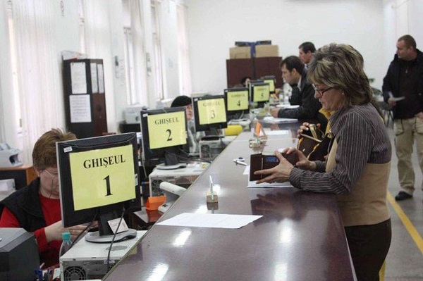 Functionari-publici.jpg - StiriAlese