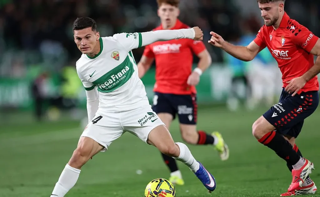 Elche termină în remiză meciul cu Osasuna, rămânând aproape de zona de retrogradare Vineri seară, Elche a obținut un rezultat dezamăgitor, terminând la egalitate, 0-0, meciul cu Osasuna, disputat pe teren propriu, la Estadio Manuel Martínez Valero