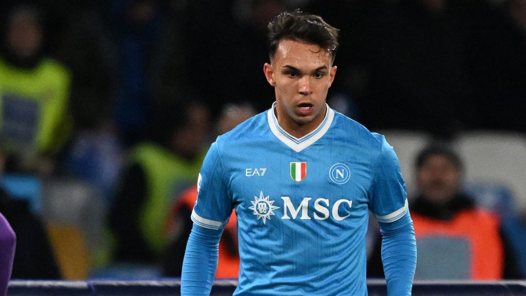 Criza de efective la Napoli înainte de marele meci cu Roma Napoli se confruntă cu o lipsă acută de jucători în fața duelului cu AS Roma, programat pe stadionul Maradona