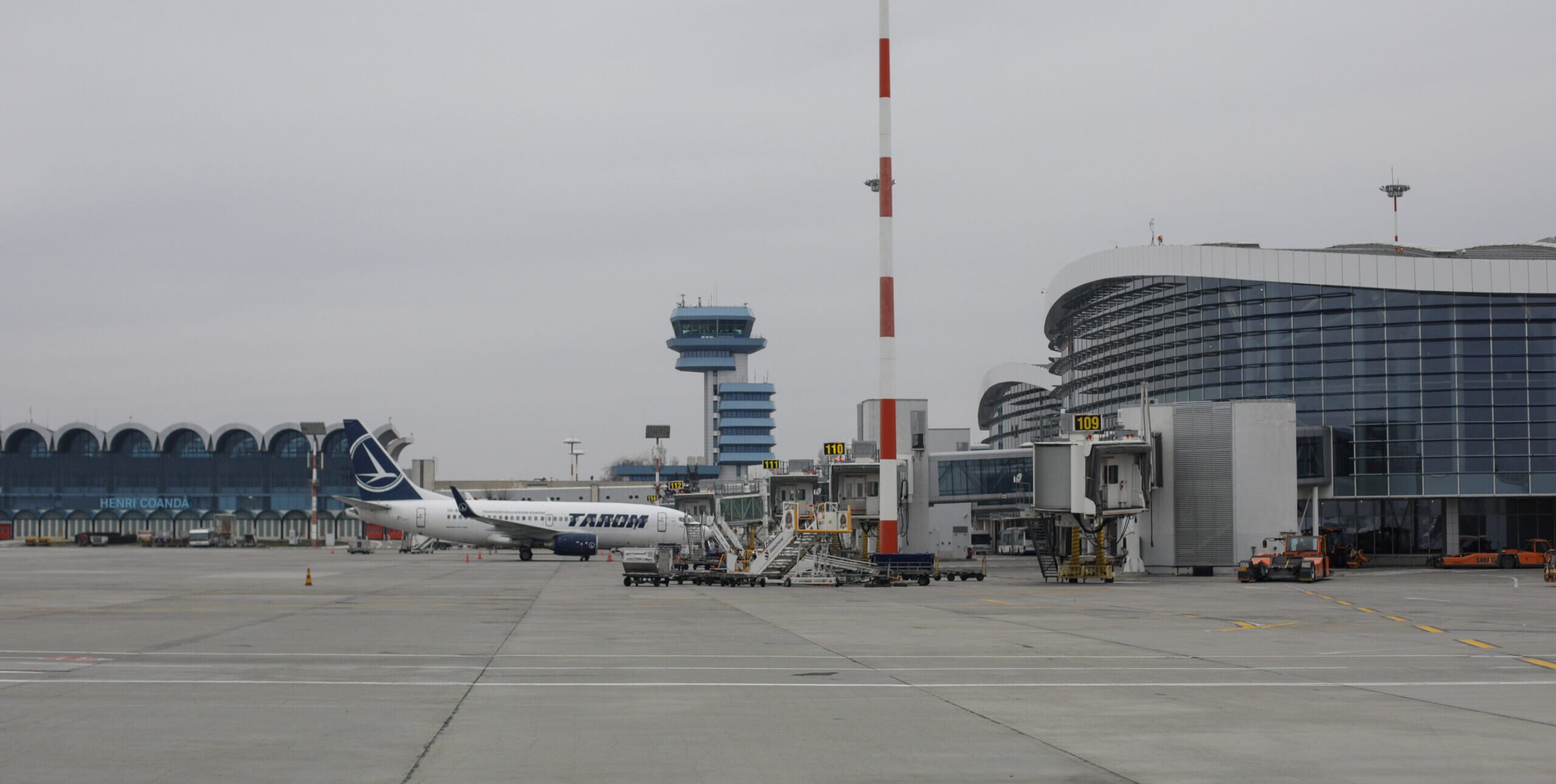 Aeroportul Henri Coandă Otopeni adoptă tehnologii avansate pentru traficul aerian Intrarea în vigoare a noilor proceduri la turnul de control de la Aeroportul Internațional „Henri Coandă” Otopeni reprezintă un pas semnificativ spre modernizarea serviciilor de trafic aerian din România