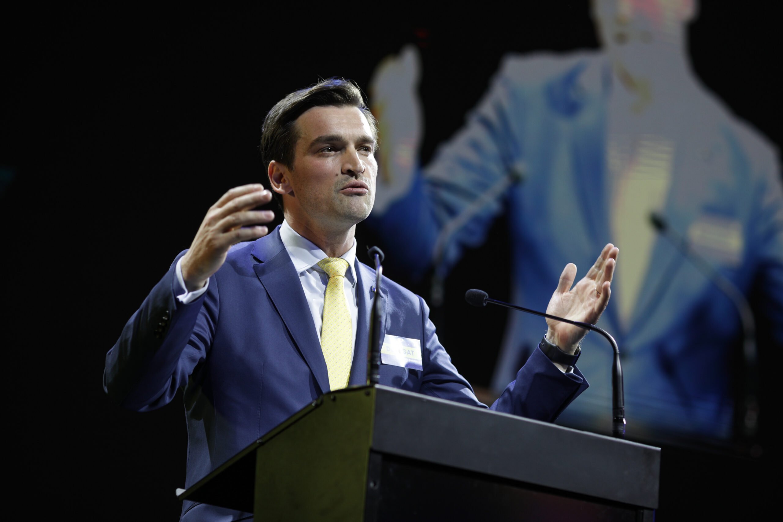 Liberalii din Sectorul 3, într-un punct de inflexiune al internalizării lor, asistă neputincioși la o încercare de restructurare care ar putea zdruncina echilibrul deținut până acum de actuala conducere