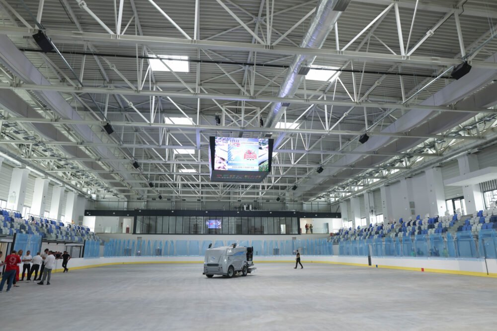 Weekend plin de patinaj la Berceni Arena, cu 13 sesiuni de agrement programate în februarie Bucureștiul se pregătește pentru o vară albă imaginară chiar și în mijlocul iernii, odată cu evenimentul de patinaj organizat la Berceni Arena în weekendul care urmează