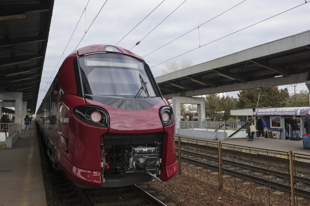 CFR Călători lansează trenuri moderne între București și Timișoara: o veste pentru pasagerii din vestul țării Începând cu data de 1 martie, CFR Călători a introdus oficial în circulație două perechi de trenuri InterRegio echipate cu rame Alstom Coradia, marcând o etapă importantă în modernizarea rețelei feroviare din România