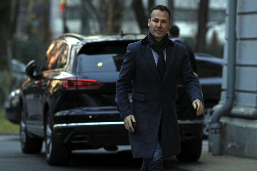 Primarul Sectorului 3, Robert Negoiță, a ieșit recent în evidență într-un scandal care reverberează în peisajul politic și administrativ din București