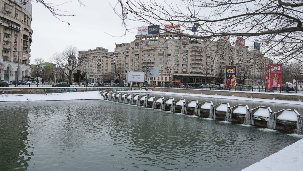 Vremea se răcește temporar în București, dar începând cu mijlocul săptămânii viitoare, temperaturile vor începe să crească din nou, aducând speranța unei perioade mai calde și mai prietenoase