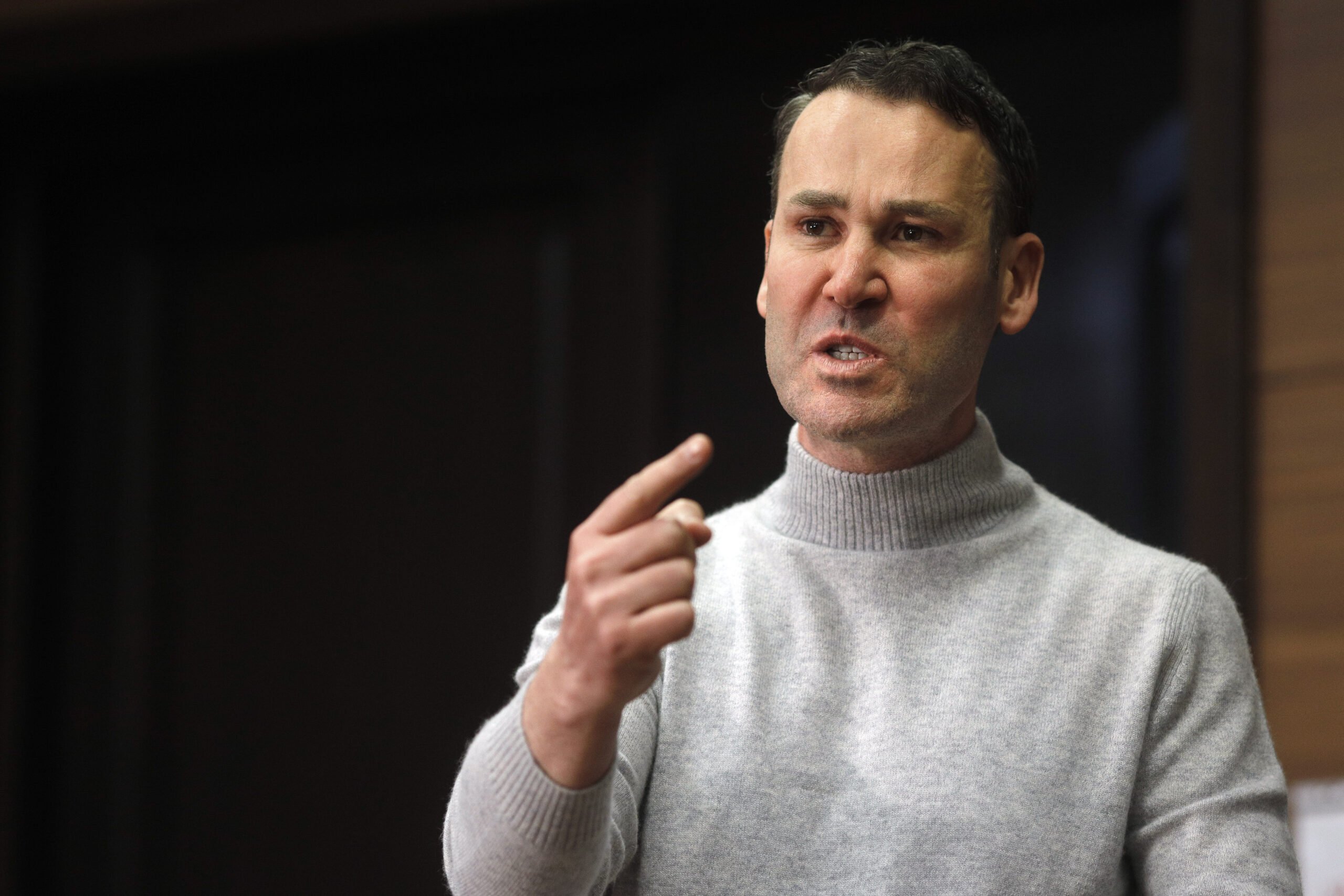 Robert Negoiță, avertizat despre drumuri ilegale peste magistrale de gaz: „Se întâmplă nenorocire ca la Rahova”