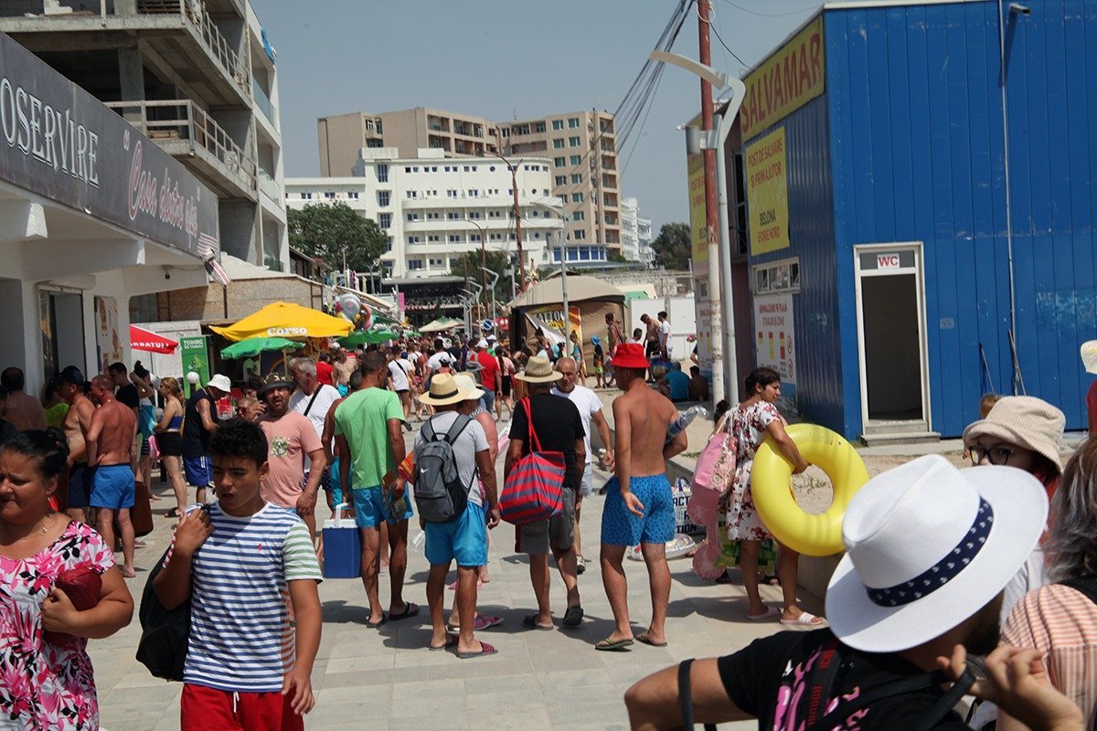 Hotelurile de pe litoralul românesc se pregătesc de la timp pentru sezonul estival 2023, având în vedere planurile de deschidere și restricțiile temporare ce vor fi implementate în perioada sezonului cald