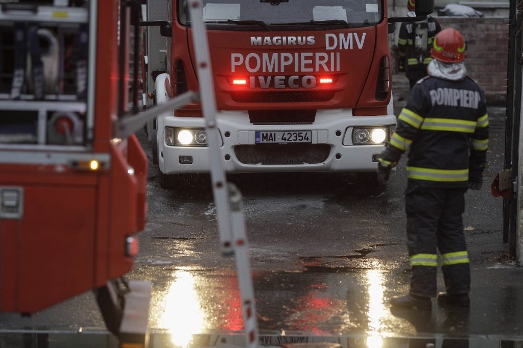 Un incendiu violent a zguduit marți seara cartierul central din Sfântu Gheorghe, provocând panică printre locuitori și forțând intervenția rapidă a echipelor de pompieri