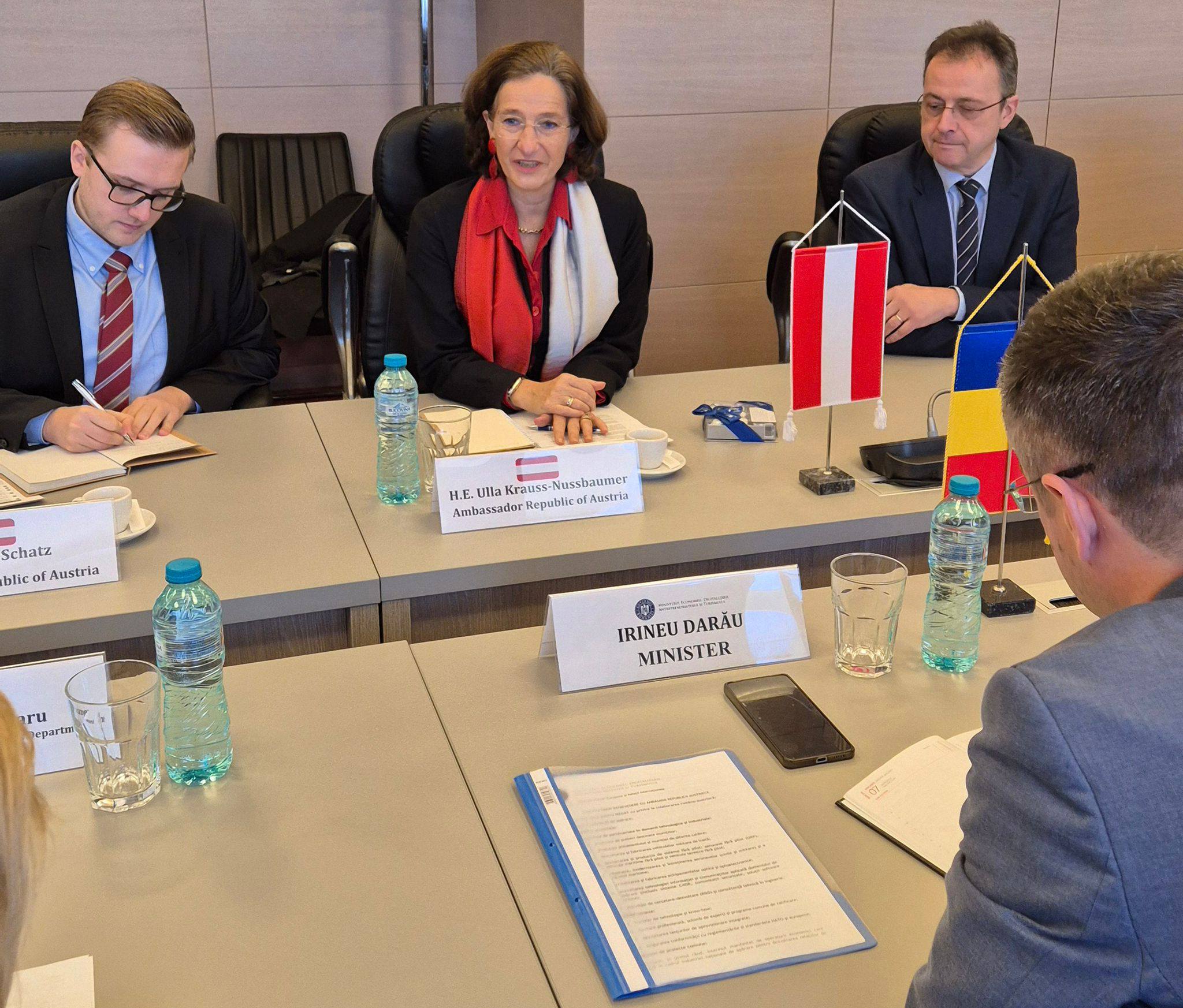 România își intensifică colaborarea cu Austria pentru stimularea schimburilor economice și dezvoltarea industriei Negocierile dintre România și Austria capătă o nouă dinamică, pe fondul unor inițiative de consolidare a parteneriatelor strategice în domeniul economic
