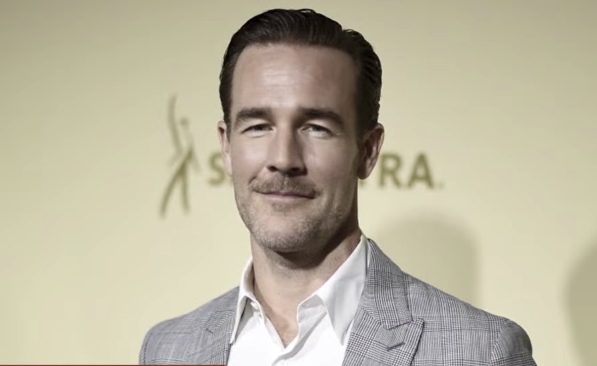 Tragedie în lumea entertainmentului: A murit actorul James Van Der Beek, cunoscut pentru rolul din „Dawson’s Creek” Unul dintre cei mai iubiti actori ai generației sale, James Van Der Beek, a încetat din viață la vârsta de 48 de ani, după o speranță de viață ce părea să se îndrepte spre normalitate