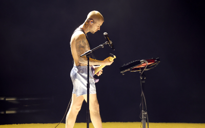 Justin Bieber Performs in Undies At Grammy Awards