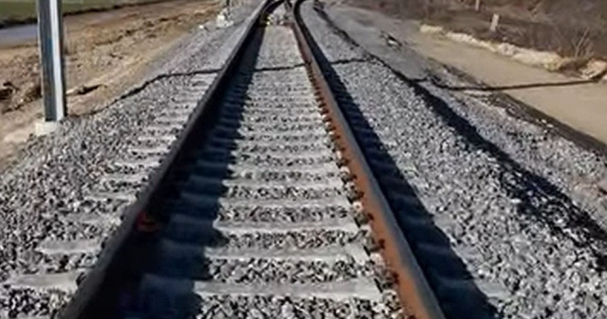 Încă 10 kilometri de cale ferată au fost dați în exploatare, joi, în cadrul proiectului de modernizare a liniei feroviare Caransebeș – Timișoara – Arad