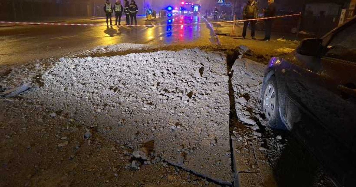 Avarie majoră la o conductă de gaz în Craiova, zeci de oameni evacuati O avarie gravă s-a produs joi seară la o conductă subterană de gaz pe bulevardul Nicolae Romanescu din Craiova, determinând evacuarea a treizeci de persoane din șase locuințe