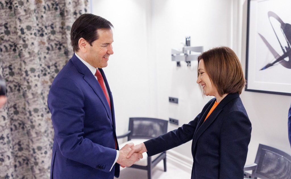 Întâlnire strategică între Maia Sandu și oficiali americani la München, marcată de intenții de consolidare a parteneriatului O întâlnire neașteptată, dar semnificativă, între președinta Republicii Moldova, Maia Sandu, și oficialul american de rang înalt, senatorul Marco Rubio, a avut loc la sfârșitul săptămânii trecute, în timpul Conferinței de Securitate de la München