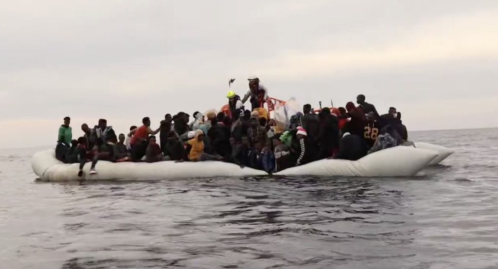 Tragedie în Marea Egee: 14 migranți pierd Viața în urma coliziunii între ambarcațiune și nava de patrulare a Pazei de Coastă grecești O nouă tragedie zguduie peisajul migrației ilegale din Europa, după ce marți seara, în apele învolburate ale Mării Egee, un incident feroviar între autoritățile grecești și un grup de migranți a dus la pierderea a 14 vieți