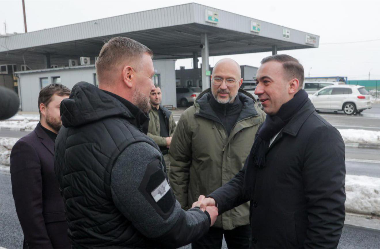 Ministrul Energiei, Bogdan Ivan, a efectuat sâmbătă o vizită la punctul de frontieră cu Ucraina, însoțit de oficialii ucraineni, pentru a discuta despre situația energetică și despre modalitățile de colaborare între cele două țări în contextul crizei din Ucraina