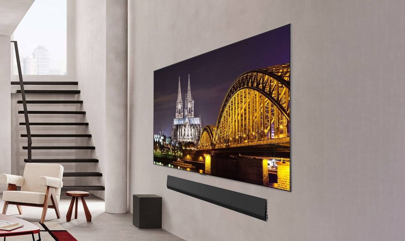 Televizoarele OLED continuă să fie în centrul atenției, nu doar pentru performanțele lor excepționale, ci și pentru prețurile tot mai ridicate, în ciuda reducerilor din ultimele sezoane