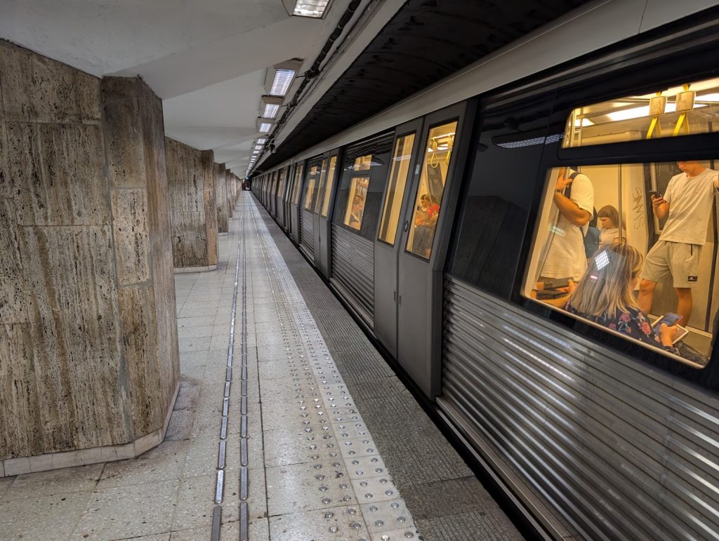 Curtea Constituțională decise că ordonanța pentru autorizarea și intabularea construcțiilor Metrorex trebuie adoptată prin lege organică