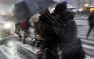 Ploile din țară se vor transforma în ninsoare în următoarele zile. Unde s-a depus deja zăpada