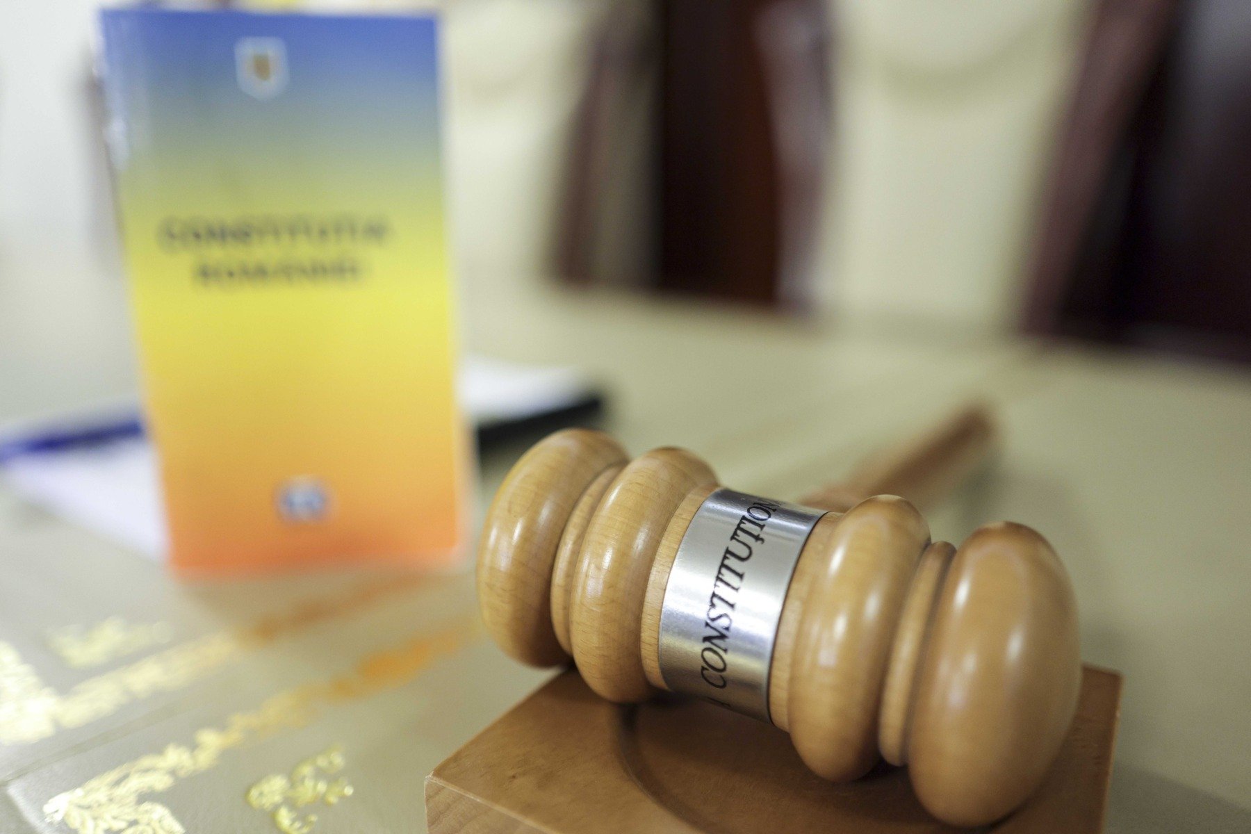 Președintele PSD anticipatează o decizie crucială din partea CCR privind pensiile magistraților, așteptată pentru miercuri, 18 februarie După numeroase amânări, se părea că, în cele din urmă, ziua deciziei finale va sosi miercuri, când Curtea Constituțională a României (CCR) urmează să analizeze, în sfârșit, contestația referitoare la pensiile speciale ale magistraților