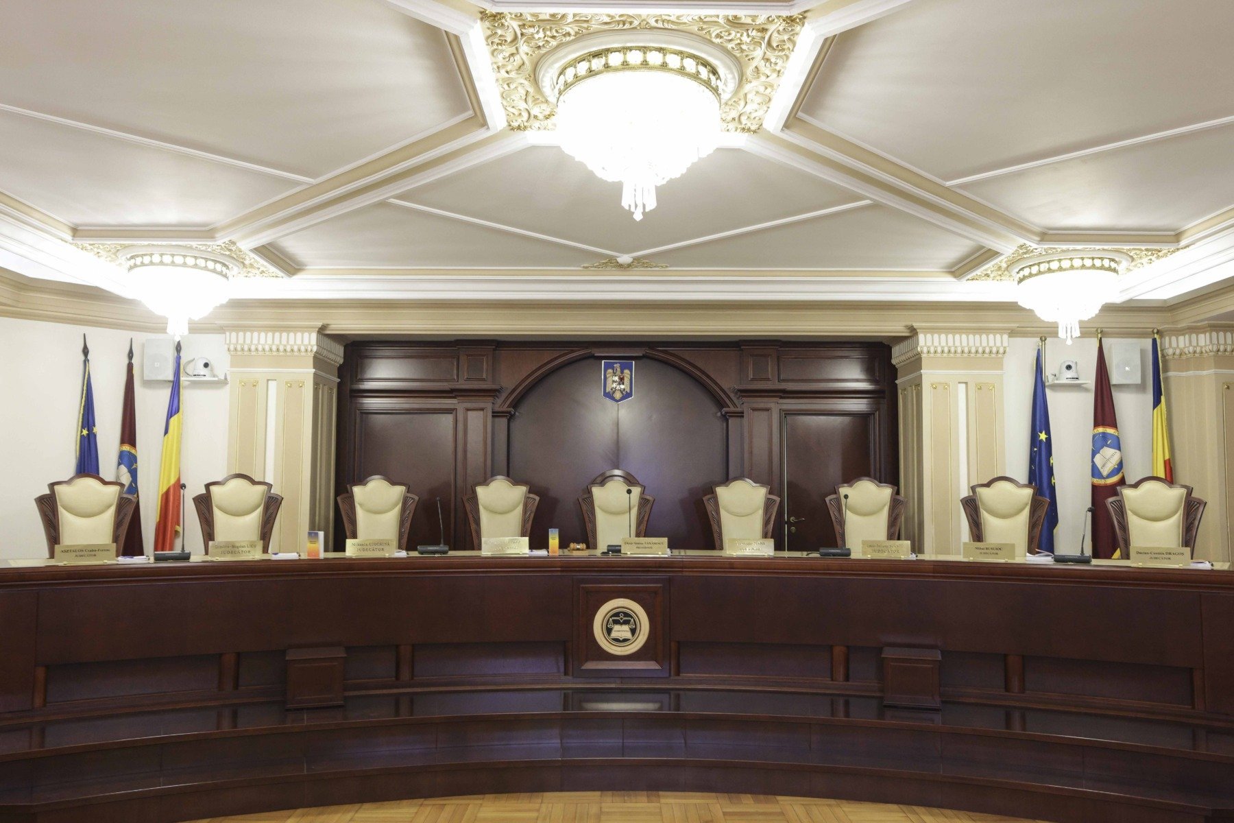 Premierul Nicușor Dan a avut ocazia să își exprime opinia cu privire la dilema actuală legată de pensiile speciale ale magistraților, în timpul reuniunii informale a Consiliului European de la Castelul Alden Biesen, în Belgia