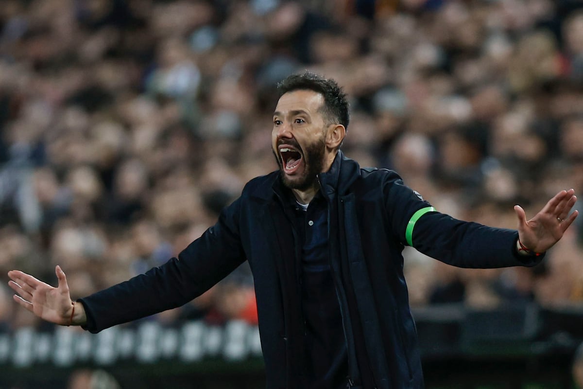 Crisis la Valencia: Corberán în fața furiei suporterilor Carlos Corberán a părăsit terenul de la Mestalla într-o atmosferă de neînțelegere și frustrare, după ce echipa sa a suferit o nouă înfrângere, 0-2, în fața rivalilor de la Real Madrid