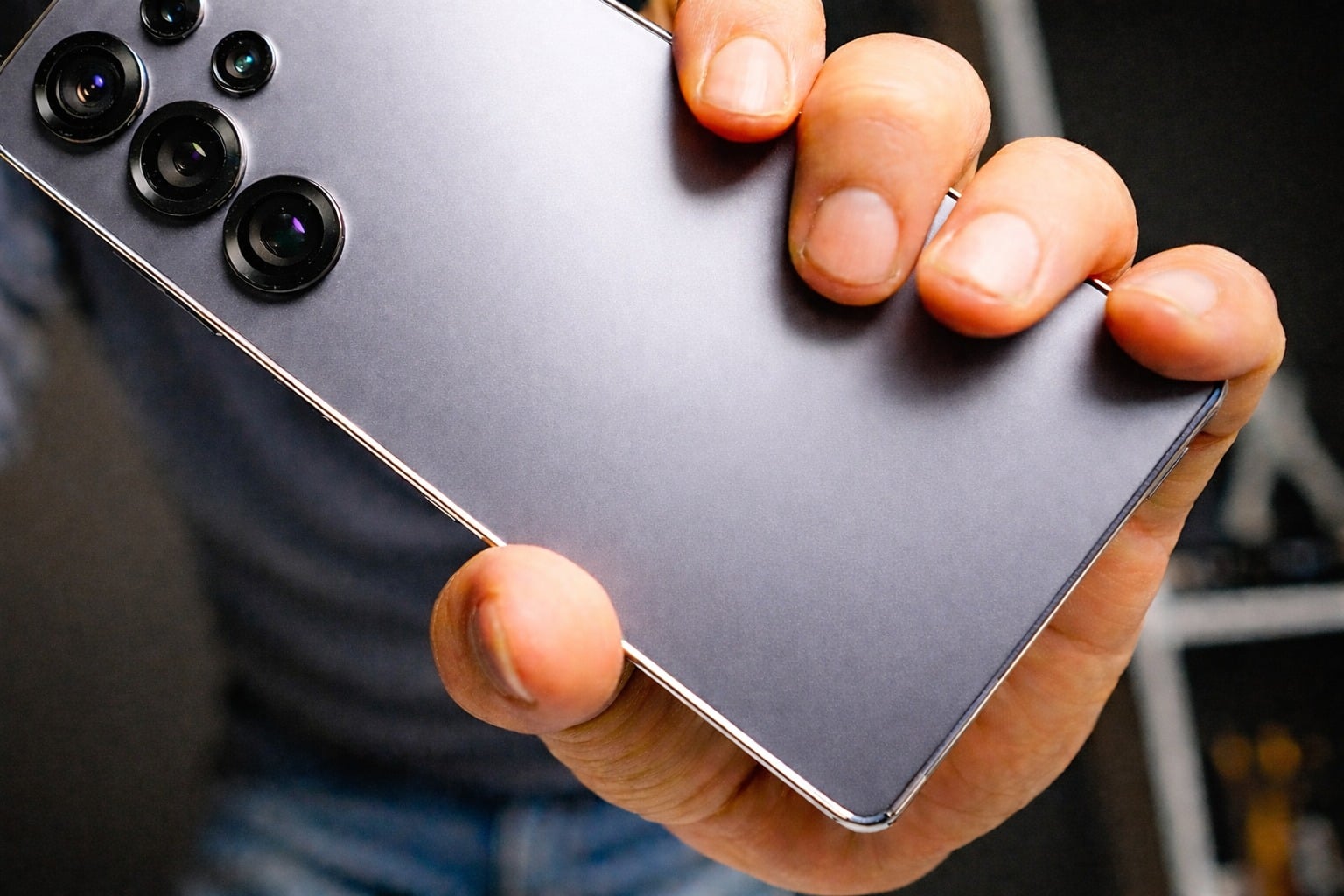 Samsung Galaxy S26 Ultra: Noutăți limitate la design și cameră, autonomie lăsată pe plan secund Lansarea noului flagship Samsung Galaxy S26 Ultra se anunță mai puțin revoluționară decât se anticipa, cel puțin din punct de vedere al autonomiei