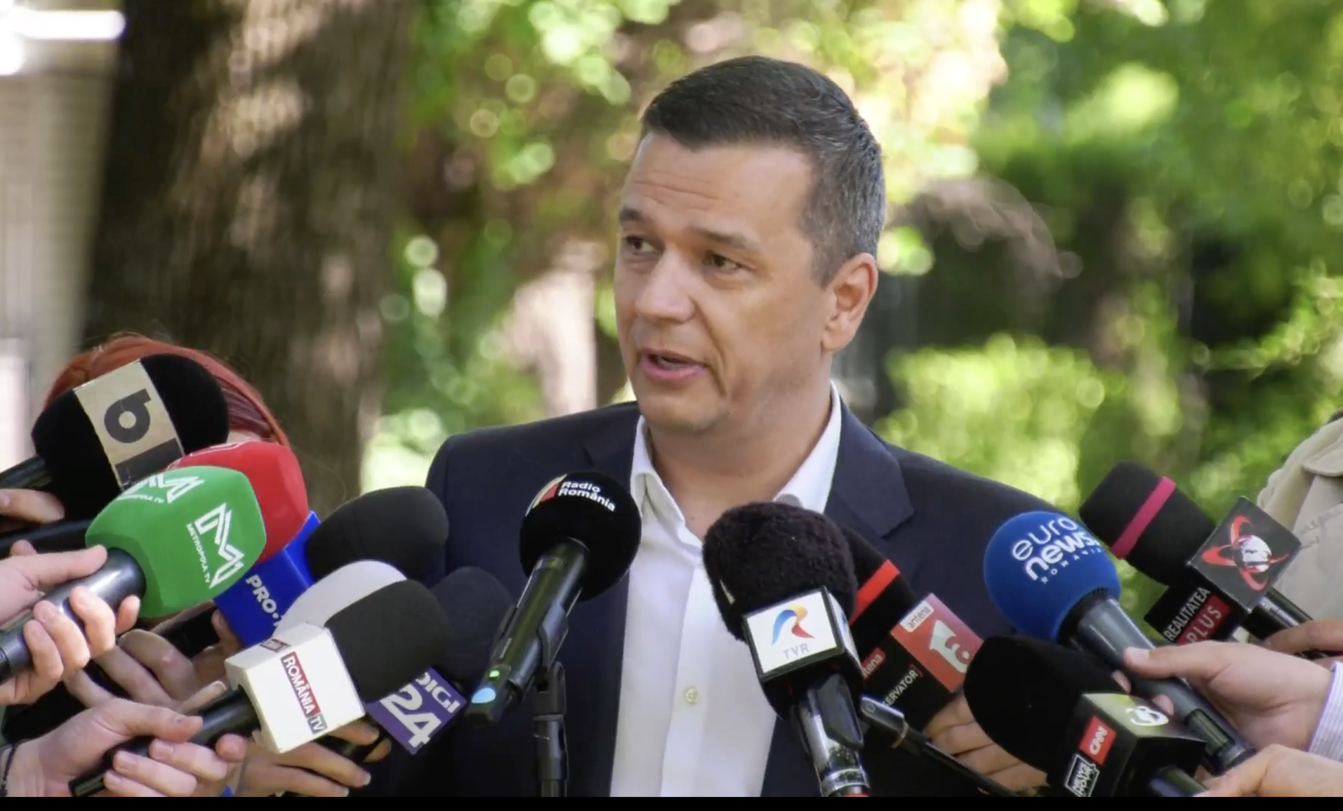 Sorin Grindeanu: Ajutorul social nu poate fi un substitut pentru muncă în România Președintele PSD, Sorin Grindeanu, a realizat o declarație pertientă privind sistemul de ajutoare sociale în România, evidențiind limitele și provocările acestuia