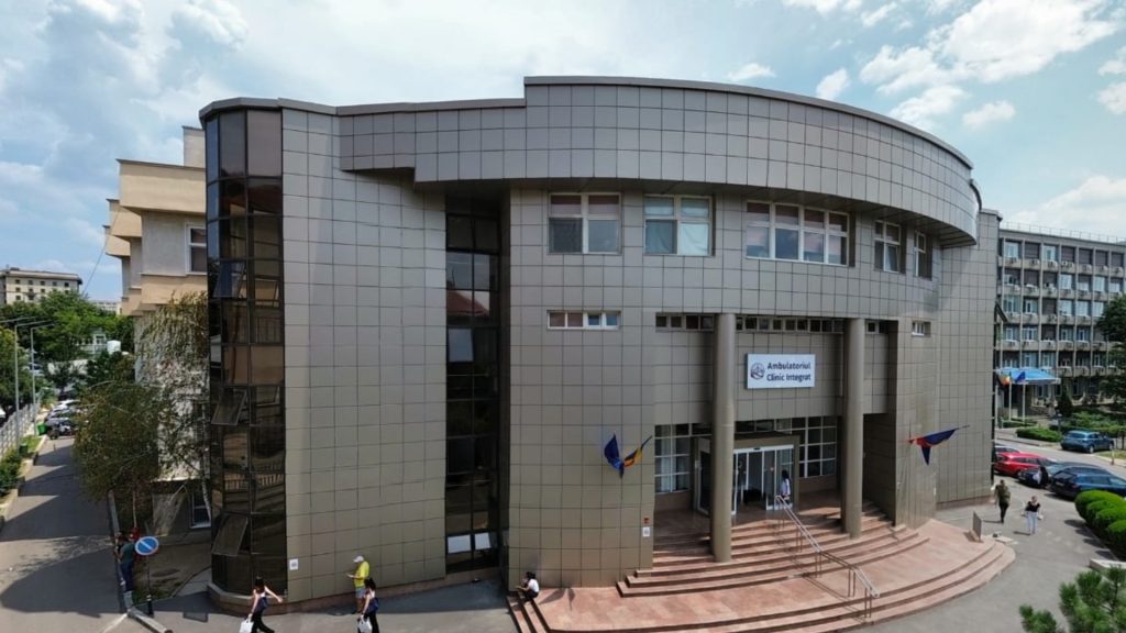 Spitalul Militar din București a făcut recent un pas important în digitalizarea echipamentelor medicale, achiziționând trei roboți chirurgicali Versius pentru suma totală de peste 10 milioane de euro