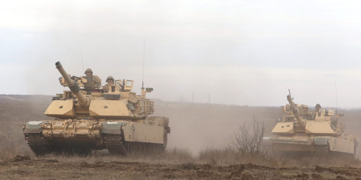 Tancuri-Abrams-la-Poligonul-Smardan-e1770293355555.jpg - StiriAlese