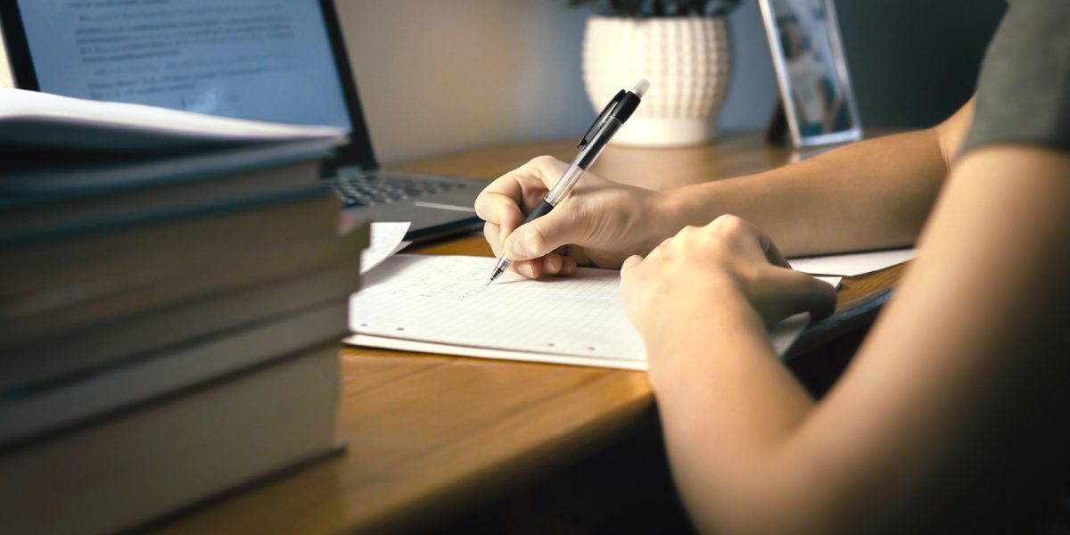 Universitatea „Babeș-Bolyai” din Cluj-Napoca demonstrează în mod constant angajamentul față de bunăstarea studenților, prin implementarea unor măsuri menite să asigure accesul egal la învățământ și condiții de studiu mai confortabile