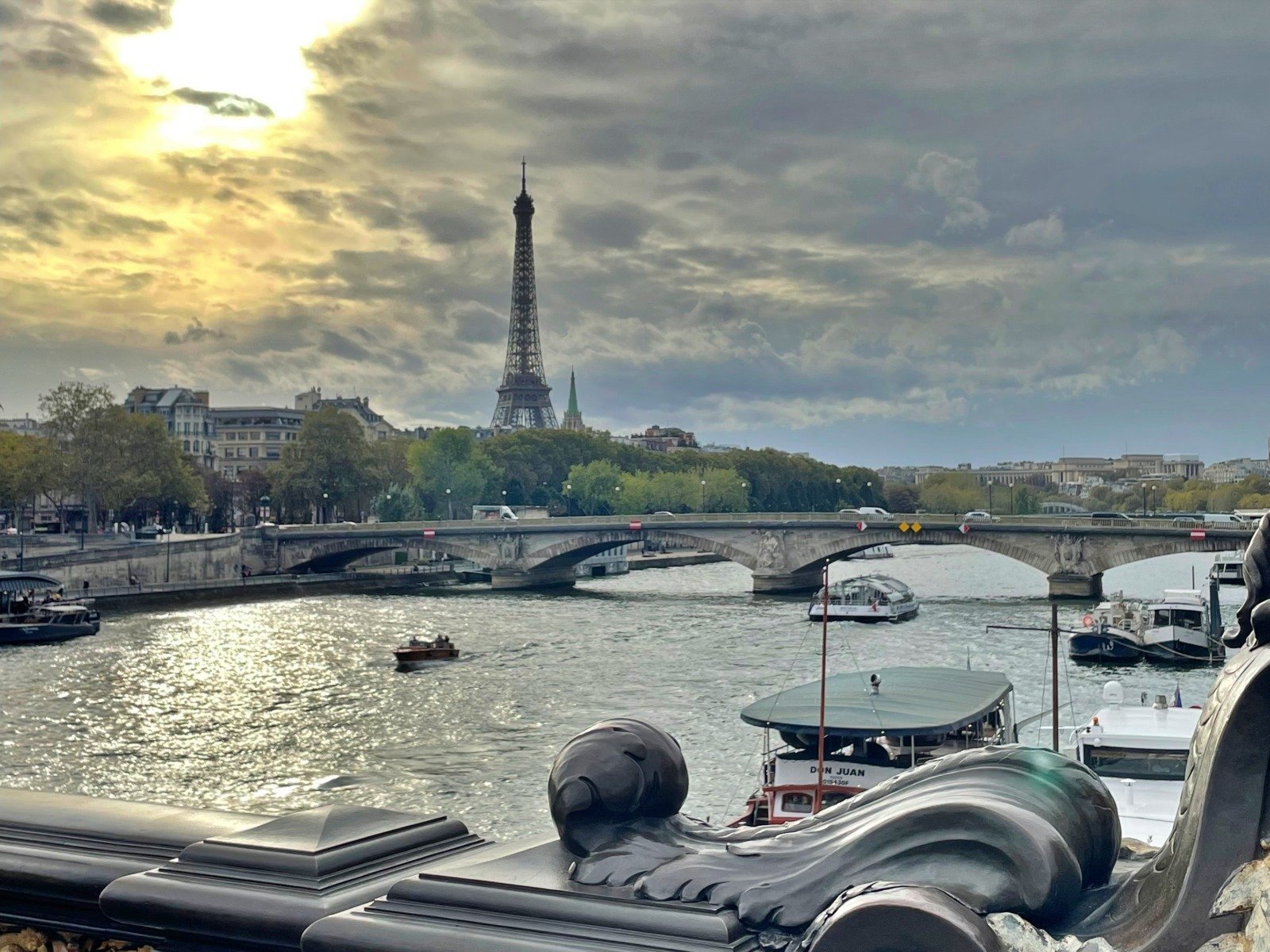 Ministerul Afacerilor Externe emite alertă de călătorie pentru Franța: cod roșu de fenomene meteo extreme Românii care se află, tranzitează sau plănuiesc să viziteze Franța trebuie să fie extrem de atenți, după ce autoritățile franceze au emis o avertizare meteo de nivel maxim pentru mai multe regiuni