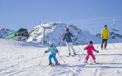 Începe vacanța de schi din februarie 2026: Primele județe unde nu se mai fac cursuri. Când au zile libere elevii din București și Ilfov