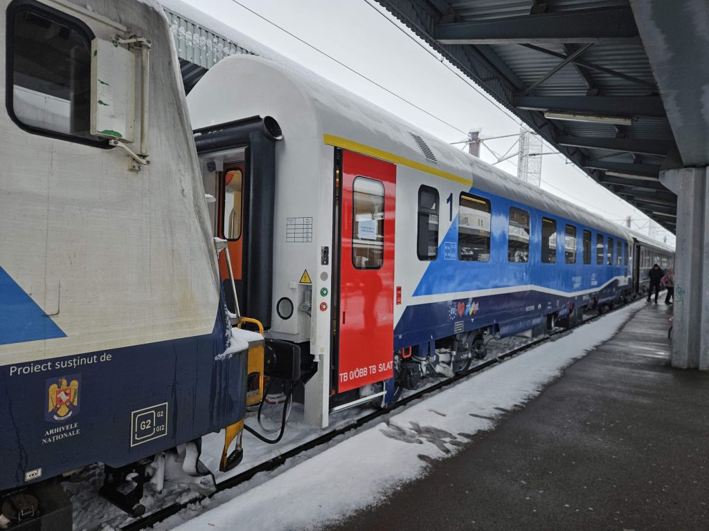 Circulația feroviară afectată de viscol între București și Ploiești CFR Călători anunță întârzieri semnificative în circulația trenurilor, cu până la cinci ore, pe mai multe linii feroviare, rezultatul direct al vremii nefavorabile