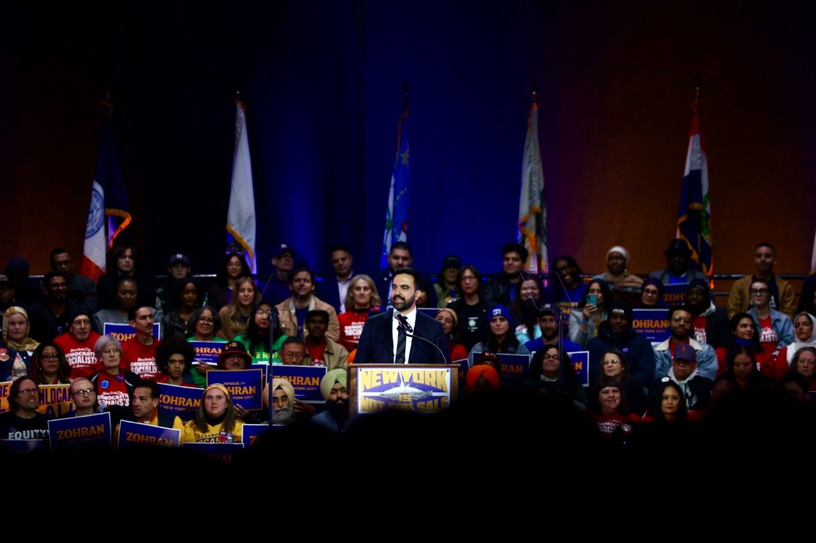 Criza costurilor de trai în New York pune în pericol cariera unor artiști de prestigiu O veste alarmantă răsună din inima New York-ului, unde costul vieții a atins cote alarmante, amenințând să-i împiedice pe artiștii veterani să își continue activitatea