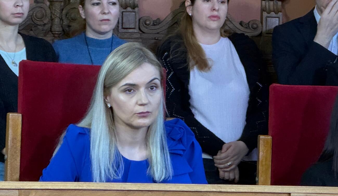 Dosar extrem de sensibil la Curtea de Apel București: Avocata AUR cere suspendarea numirii lui Dacian Dragoș la CCR La Curtea de Apel București se află astăzi în prim-plan un proces care pune în joc nu doar caractere și cariere, ci și echilibrul de puteri în România