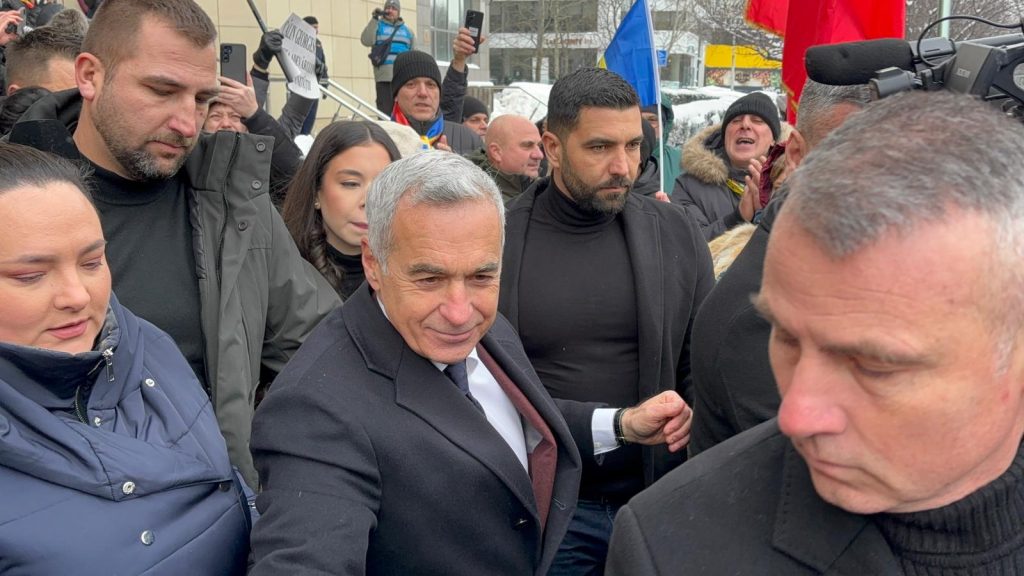 Procesul lui Călin Georgescu avansează în instanță, începutul judecății pe fond fiind programat pentru această lună Tribunalul București a decis luni, 9 februarie, să programeze judecata pe fond în cazul controversat al fostului consilier prezidențial Călin Georgescu, acuzat de propagandă legionară