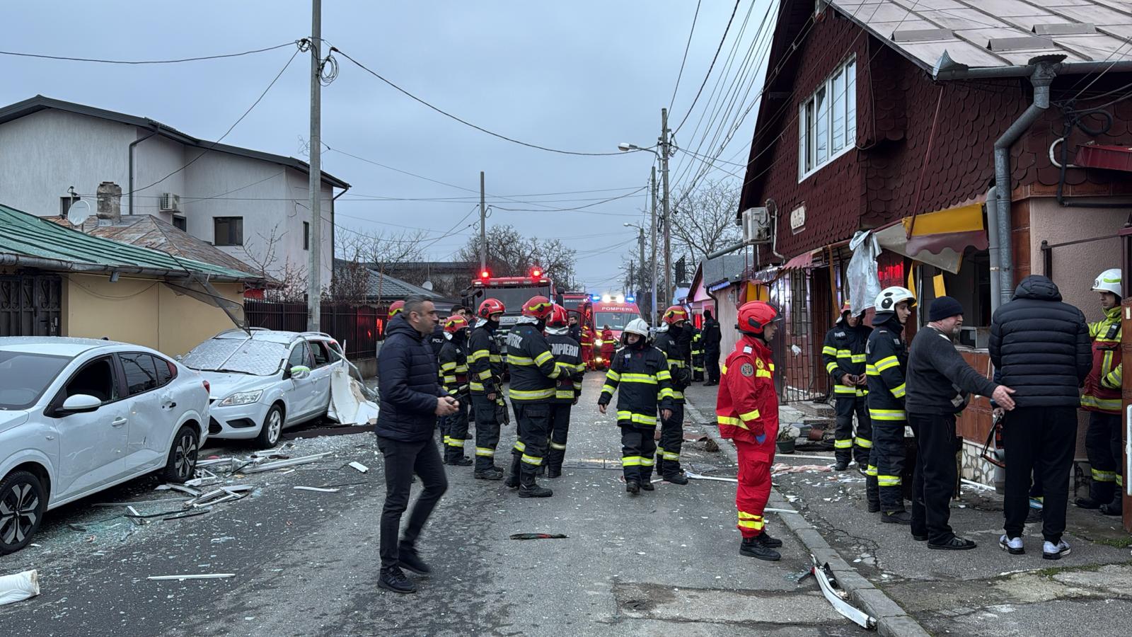 Explozie în Sectorul 2 al Bucureștiului: două victime și pagube materiale semnificative Un incident neobișnuit și de amploare a avut loc sâmbătă dimineață în Capitală, în Sectorul 2, atunci când o explozie a zguduit o locuință de pe strada Serg