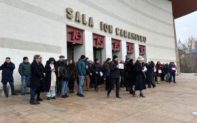 Protest al actorilor la TNB împotriva noii circlări impuse de Ministerul Culturii Zi istorică pentru lumea teatrului românesc, marți după-amiază la Teatrul Național București s-a desfășurat un protest inedit, într-un gest de solidaritate și revendicare
