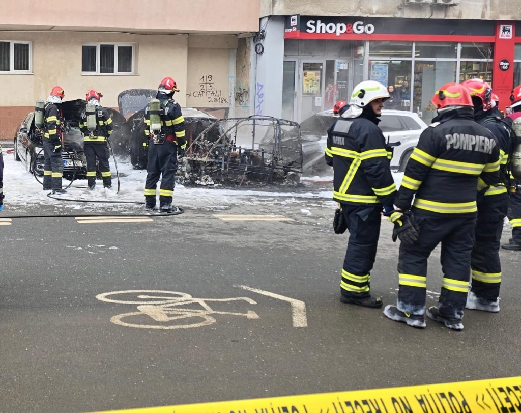 Tragedie în sectorul 6 al Capitalei: o femeie a murit și un bărbat a fost rănit într-un incendiu la o mașină electrică O tragedie s-a produs vineri după-amiază în sectorul 6 al Bucureștiului, unde un incendiu izbucnit la o mașină electrică a avut consecințe tragice