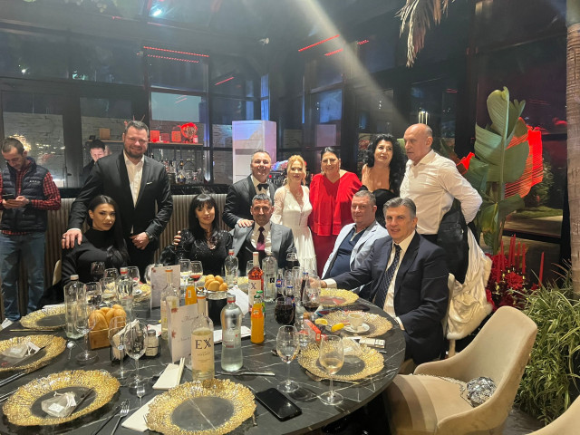 YTFmMjJjZjdkNmE3NmNlMzkxMjlhYmU5OTc.thumb_.jpg - StiriAlese